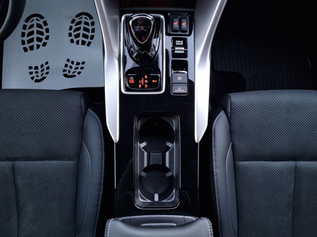 Mitsubishi Ostatní SUV / Terénní 2,4 l 138 kw