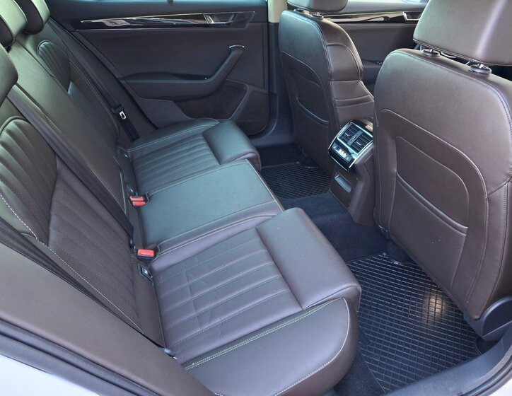 Škoda Superb Sedan / Limuzína 2,0 l 110 kw