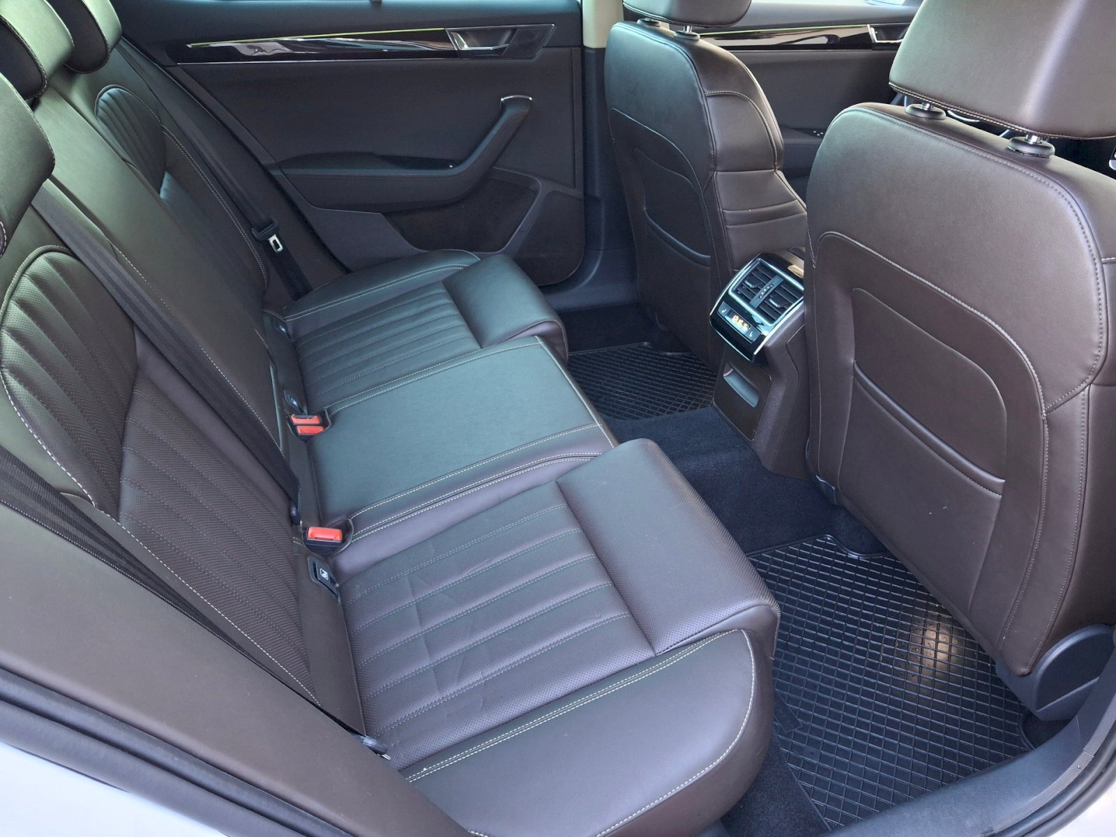 Škoda Superb Sedan / Limuzína 2,0 l 110 kw