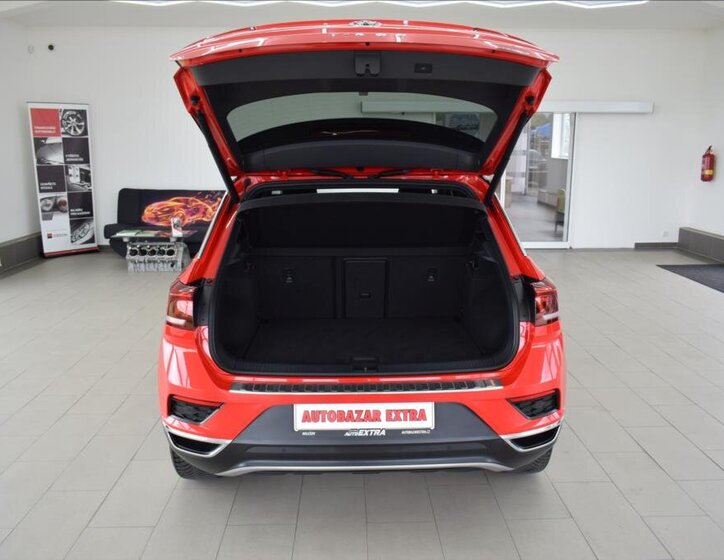 Volkswagen T-Roc SUV / Terénní 2,0 l 140 kw