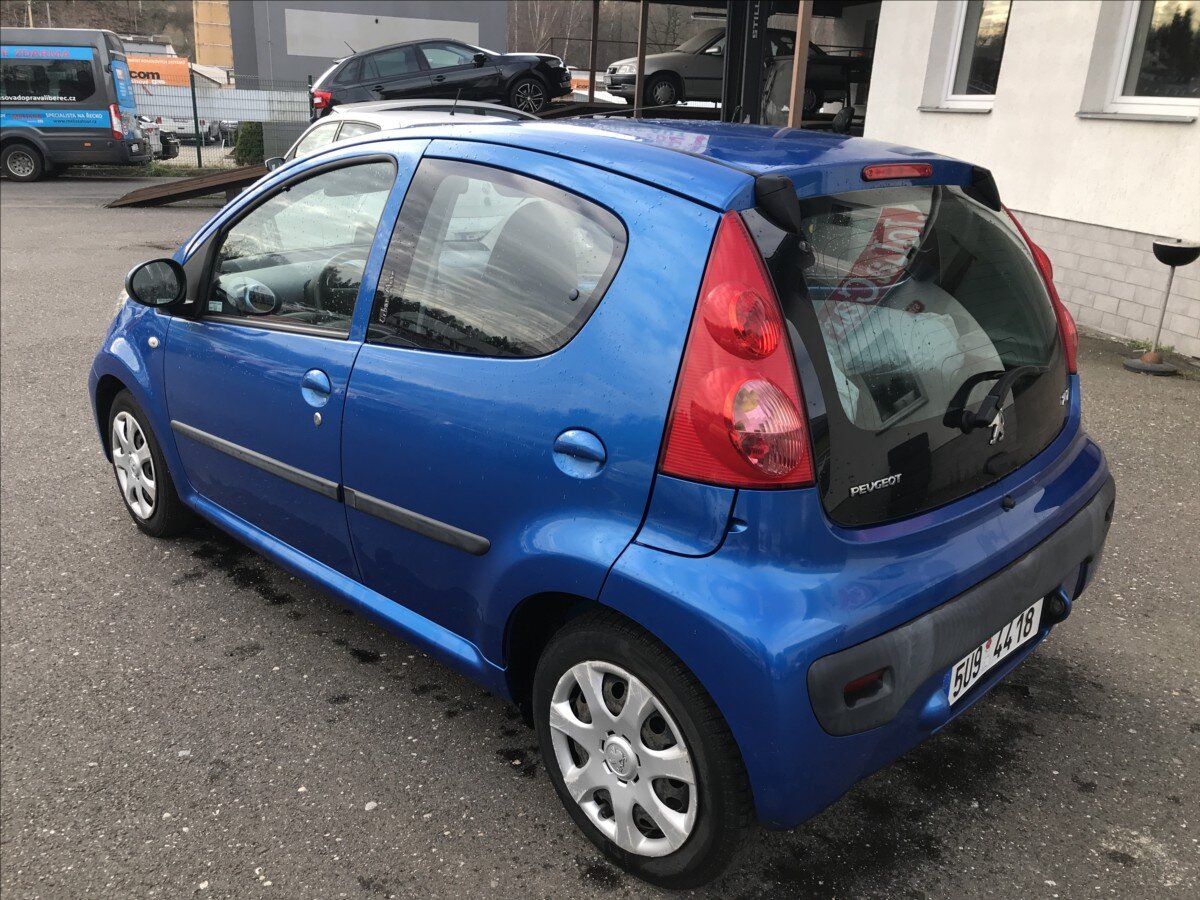 Peugeot 107 Hatchback 998,0 50 kw