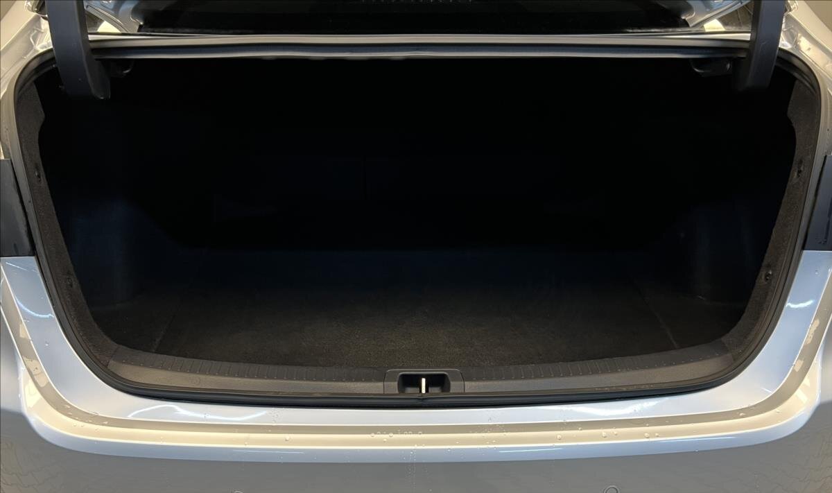 Toyota Corolla Sedan 1,6 l 97 kw