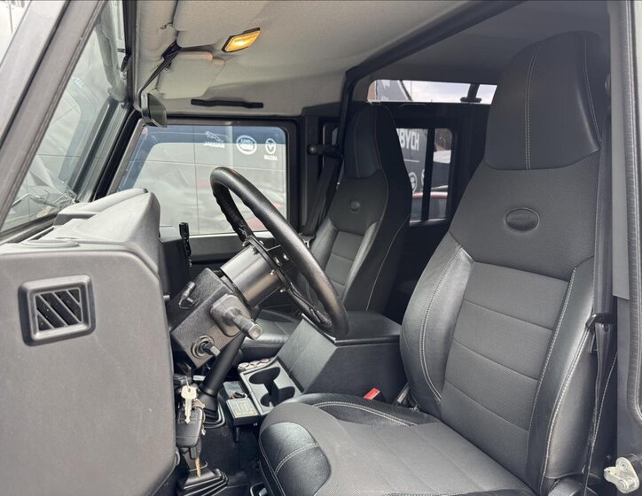 Land Rover Defender Skříň 2,2 l 90 kw