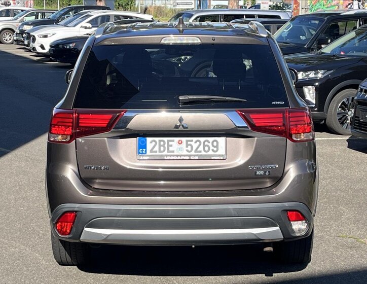 Mitsubishi Outlander SUV / Terénní 2,3 l 110 kw