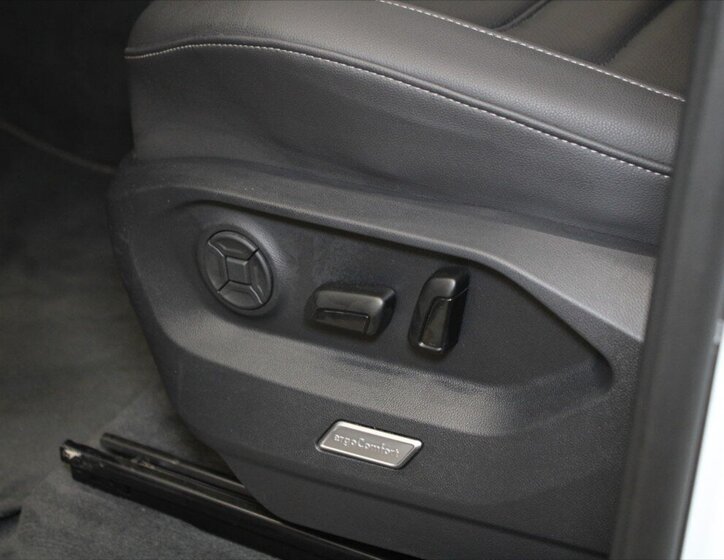 Volkswagen Touareg SUV / Terénní 3,0 l 210 kw