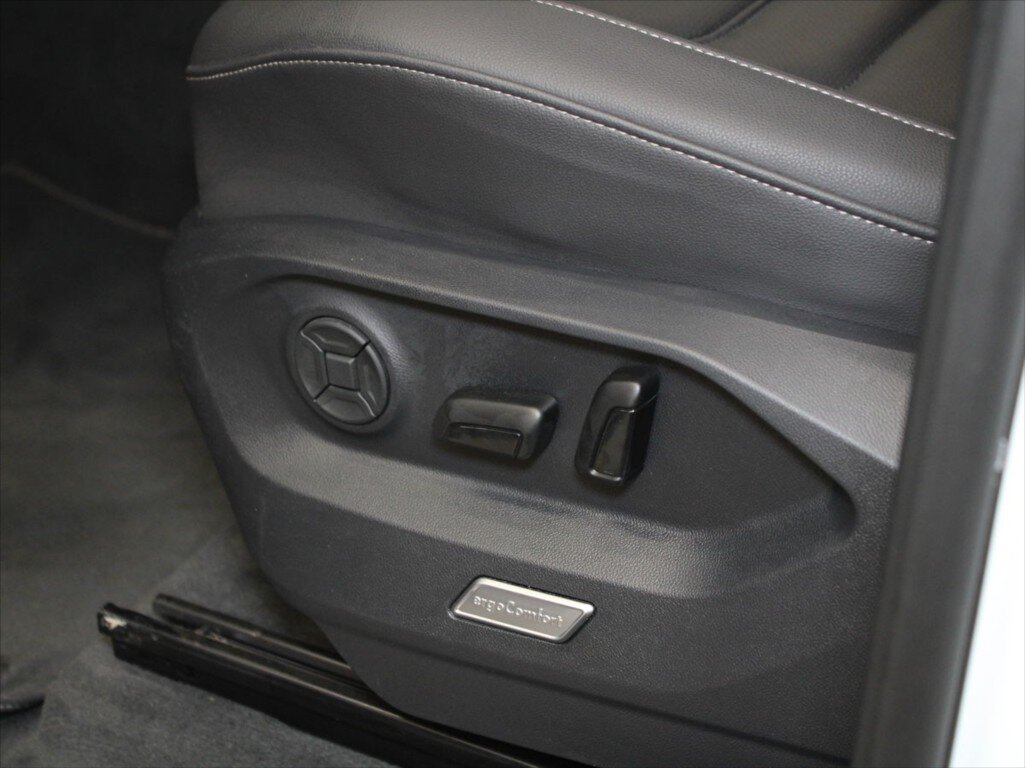 Volkswagen Touareg SUV / Terénní 3,0 l 210 kw