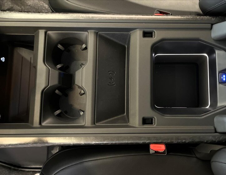 Land Rover Defender SUV / Terénní 4,4 l 467 kw