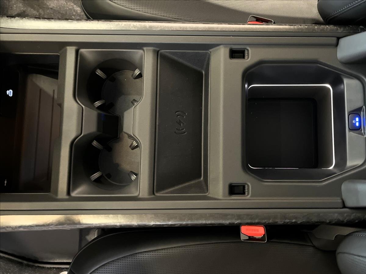 Land Rover Defender SUV / Terénní 4,4 l 467 kw