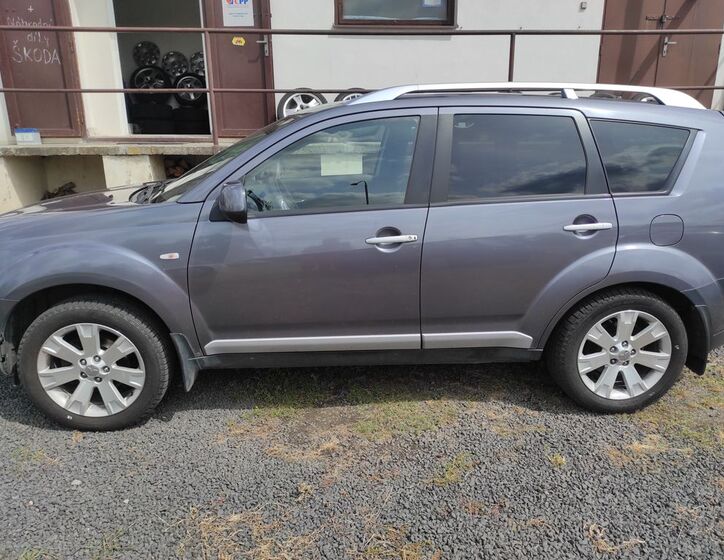 Mitsubishi Outlander 2