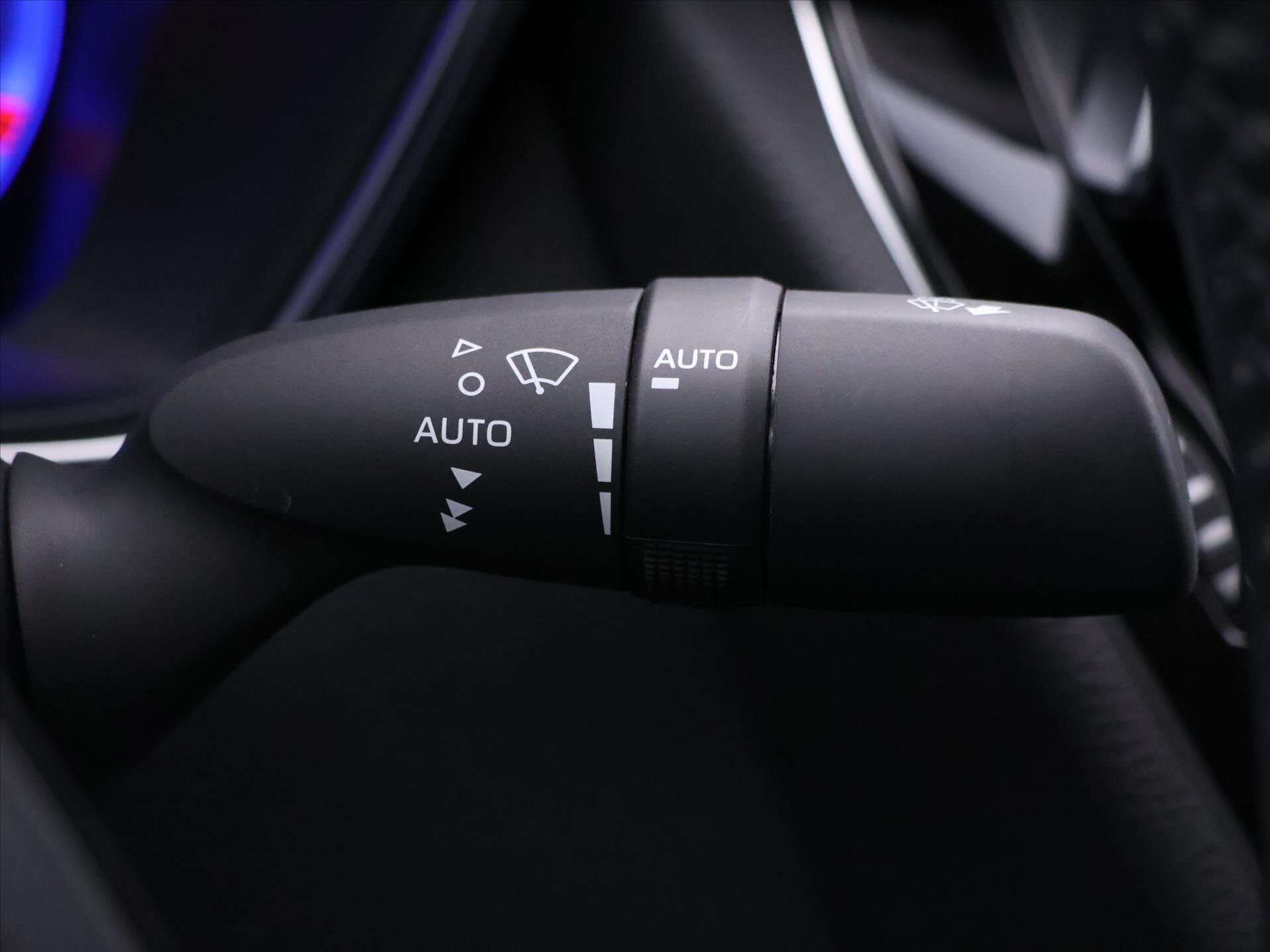 Toyota Corolla Sedan / Limuzína 1,5 l 92 kw