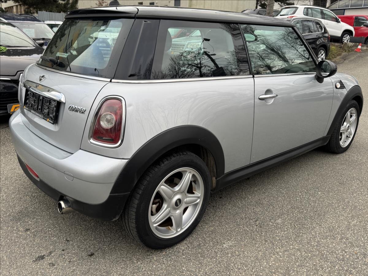 Mini Cooper Hatchback 1,6 l 88 kw
