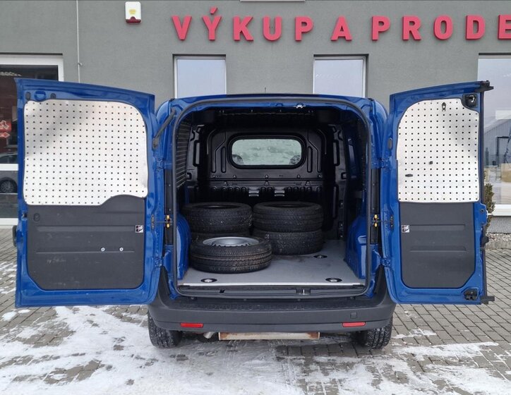 Fiat Dobló cargo Skříň 1,4 l 88 kw