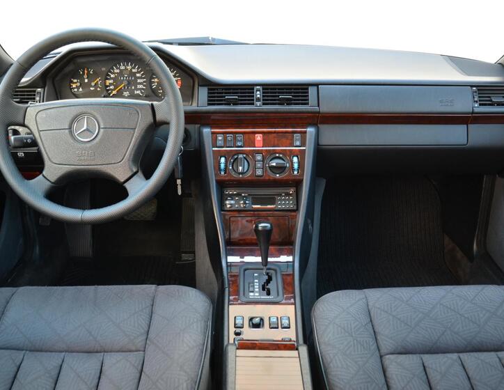 Mercedes-Benz 124 17