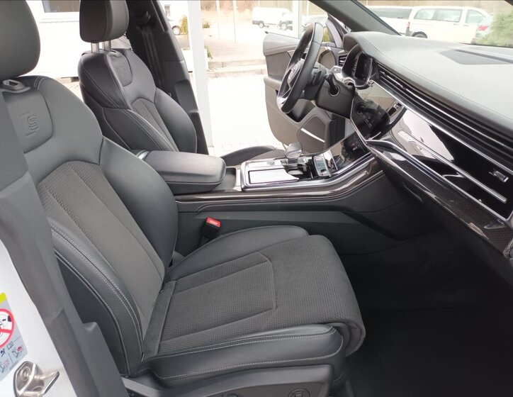 Audi SQ8 SUV / Terénní 4,0 l 320 kw