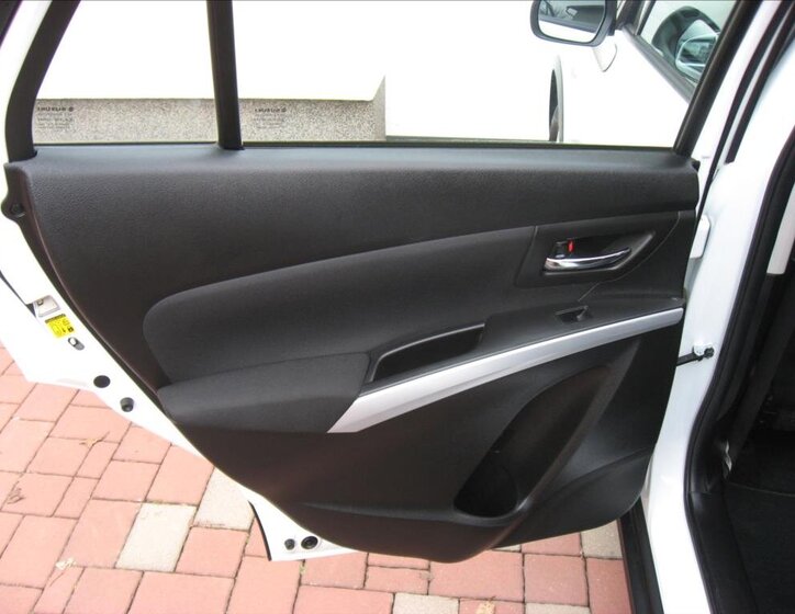 Suzuki S-Cross Hatchback 998,0 82 kw