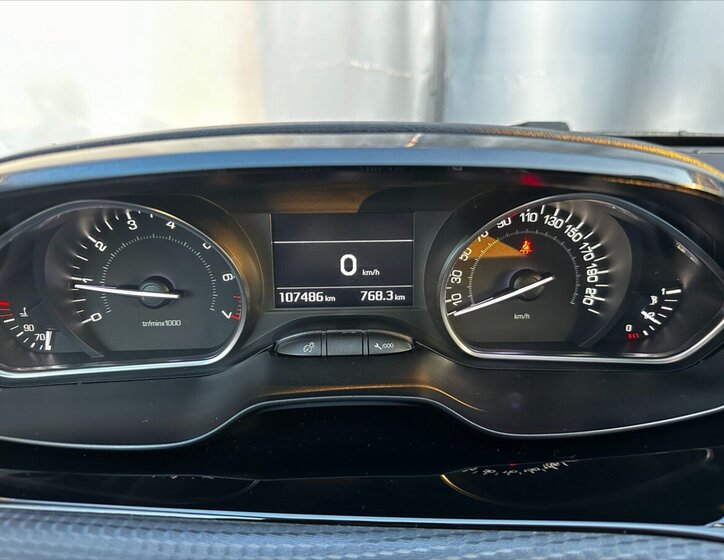 Peugeot 208 Hatchback 1,2 l 81 kw