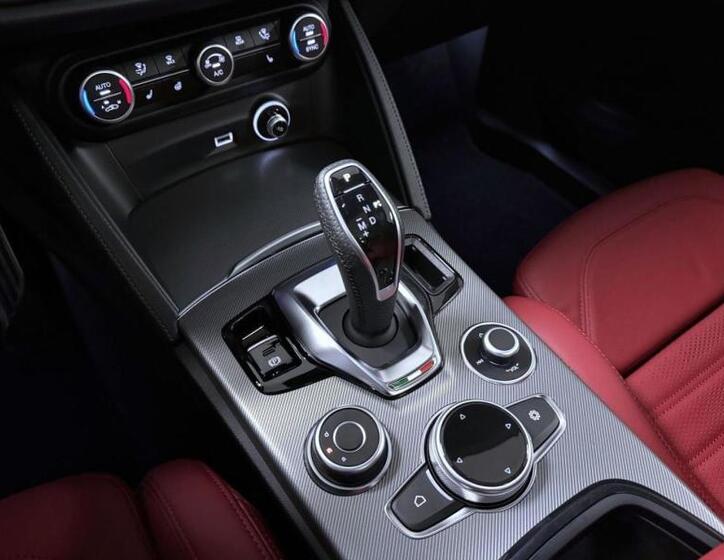 Alfa Romeo Stelvio 16