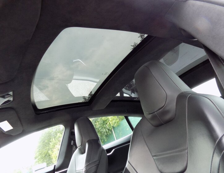 Tesla Model S Sedan / Limuzína 1,0 576 kw