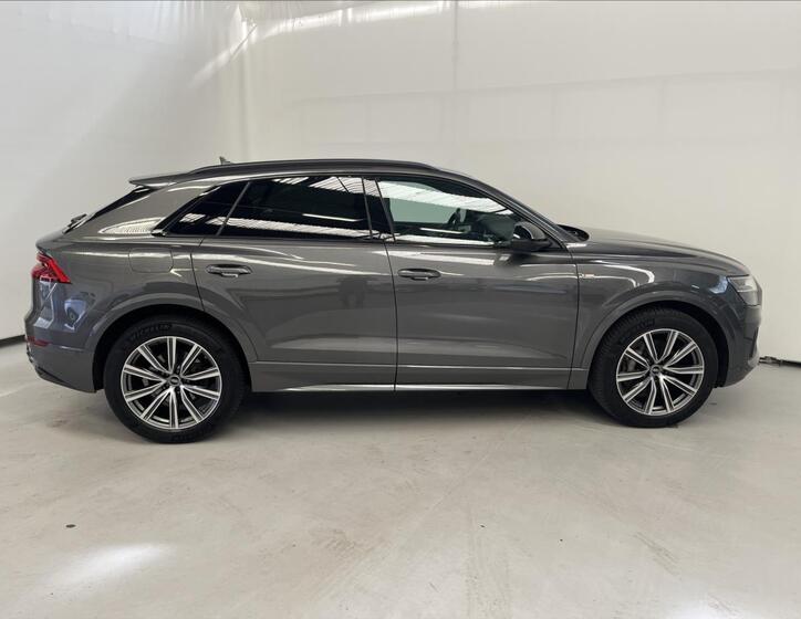 Audi Q8 3