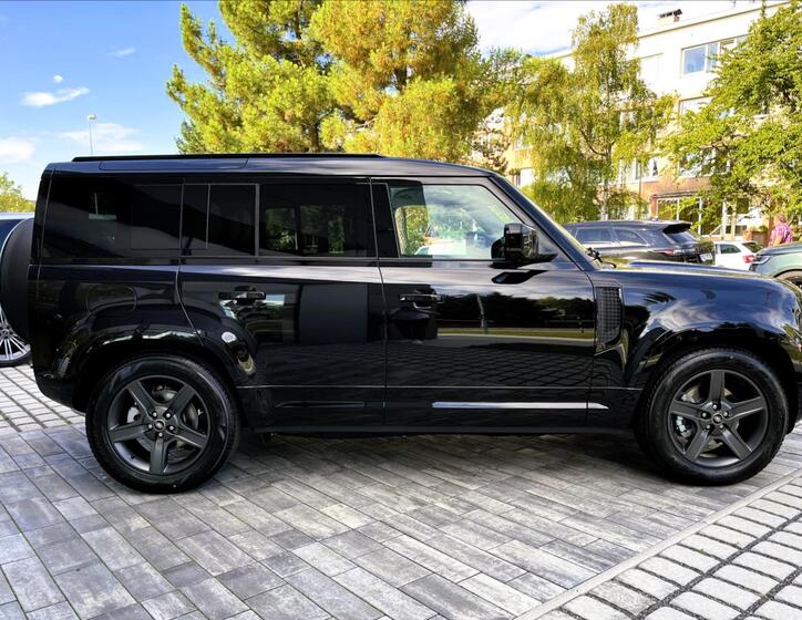 Land Rover Defender 8