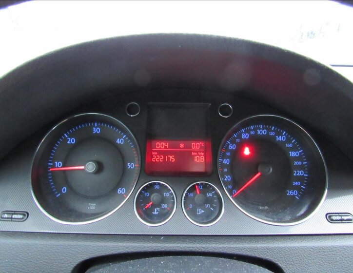 Volkswagen Passat Sedan 2,0 l 103 kw