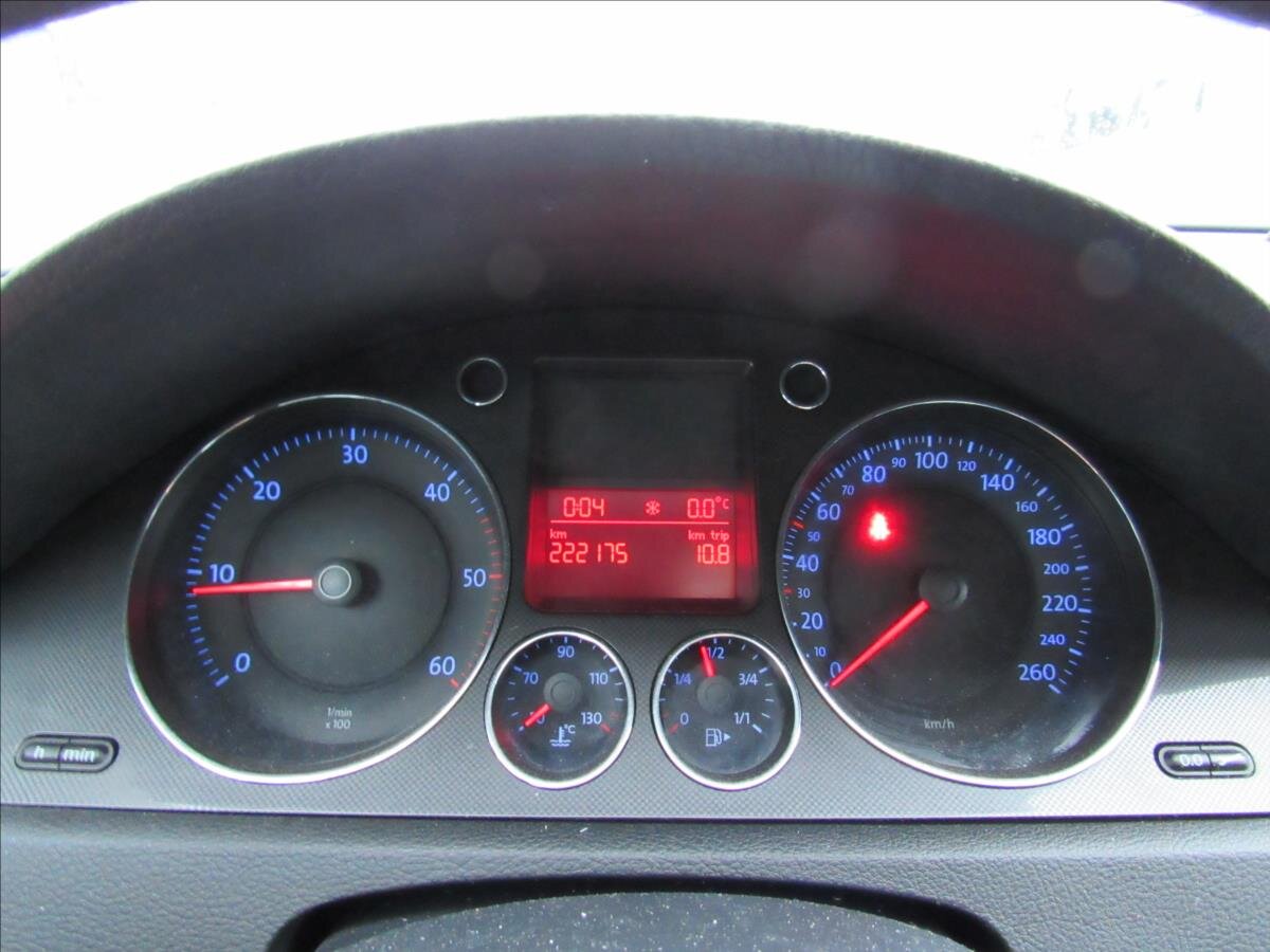 Volkswagen Passat Sedan 2,0 l 103 kw