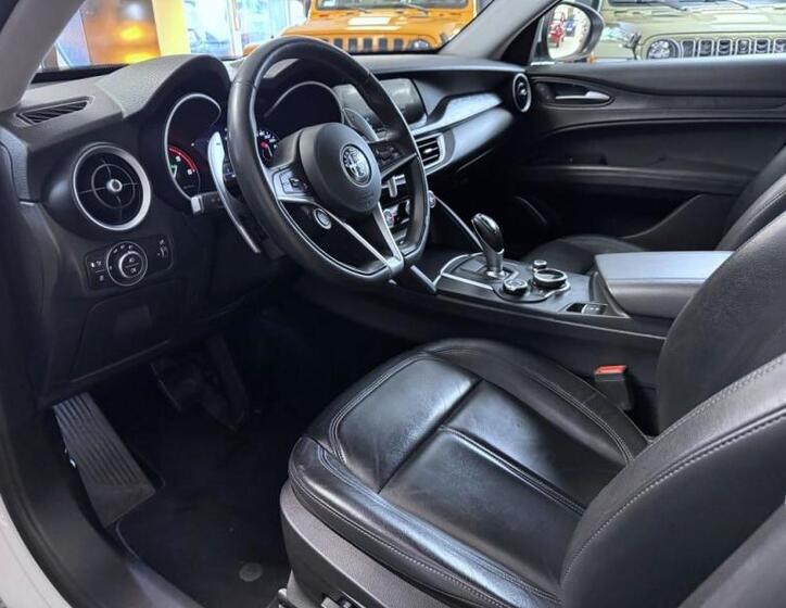 Alfa Romeo Stelvio 6