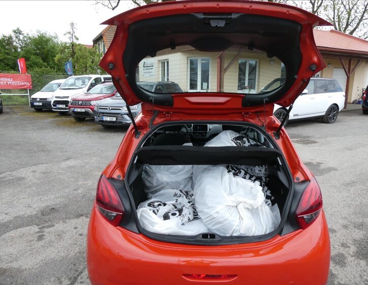 Peugeot 208 Hatchback 1,2 l 61 kw