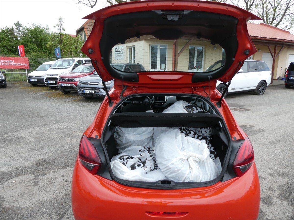 Peugeot 208 Hatchback 1,2 l 61 kw