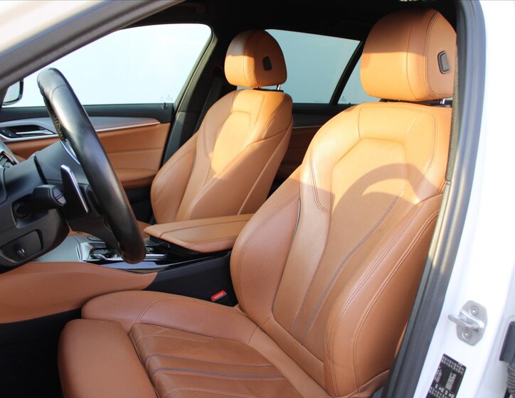 BMW Řada 5 Kombi 3,0 l 195 kw