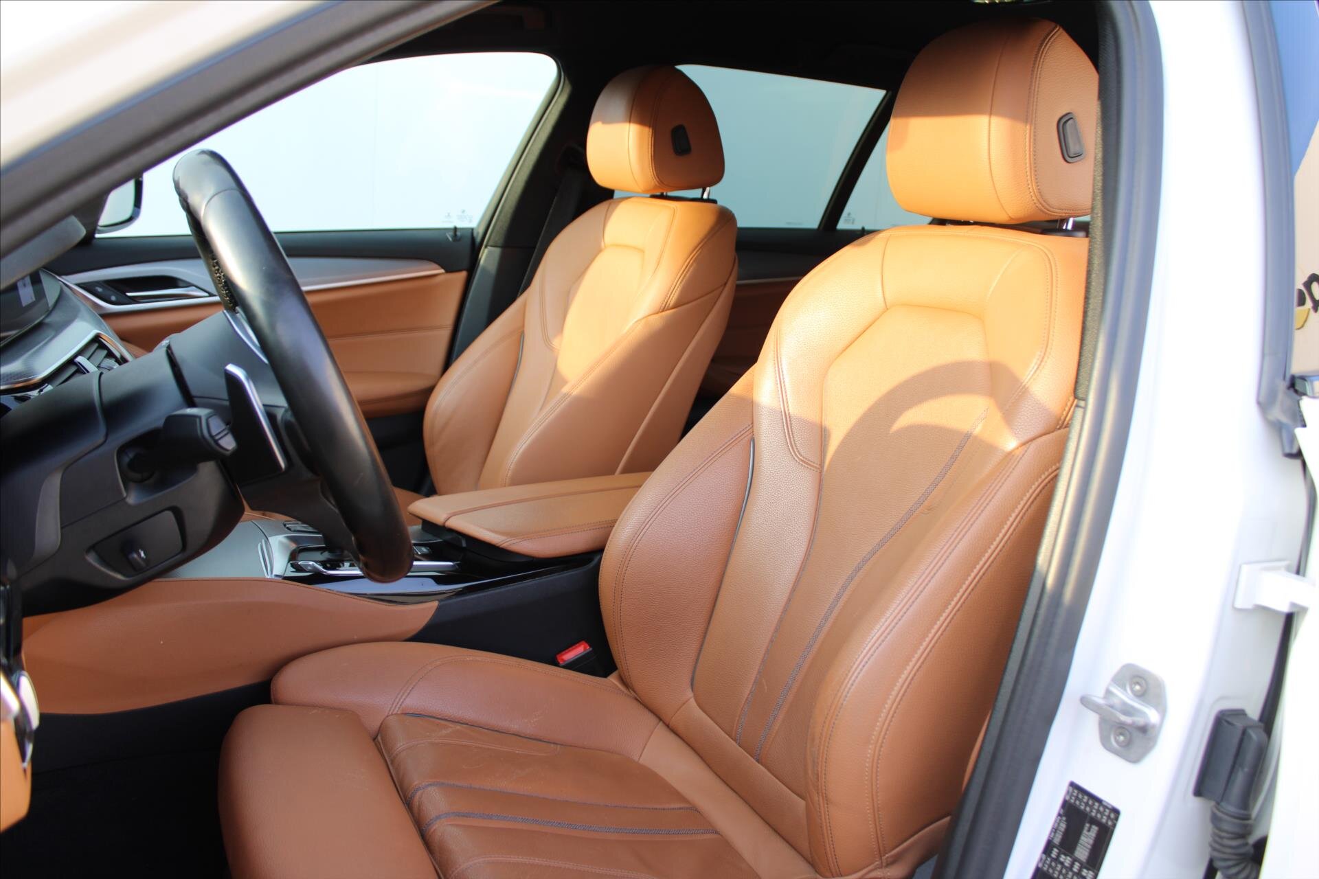 BMW Řada 5 Kombi 3,0 l 195 kw