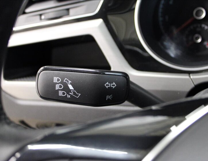 Volkswagen Touran Kombi 1,5 l 110 kw