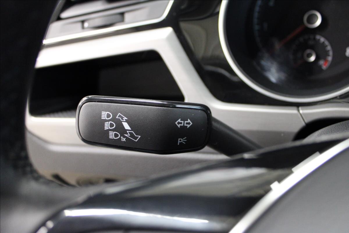 Volkswagen Touran Kombi 1,5 l 110 kw