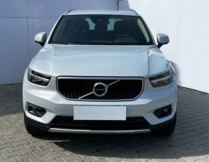 Volvo XC40 SUV / Terénní 1,5 l 120 kw