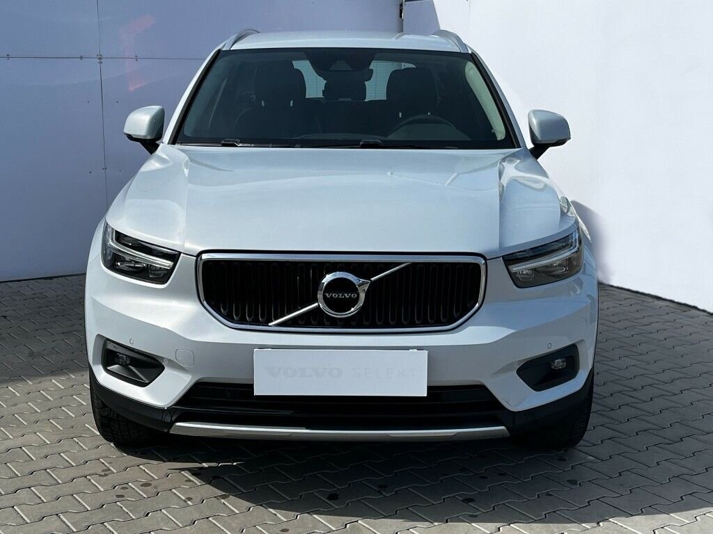 Volvo XC40 SUV / Terénní 1,5 l 120 kw