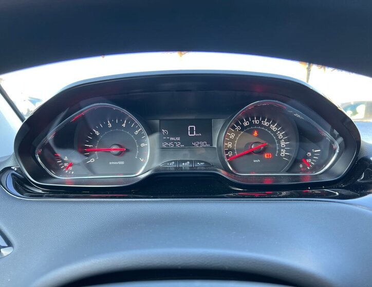 Peugeot 208 Hatchback 1,4 l 70 kw