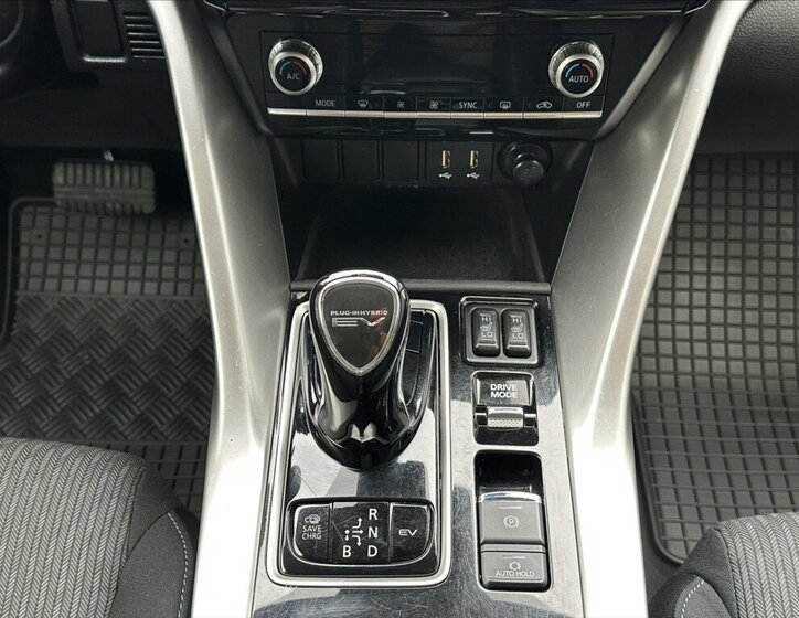 Mitsubishi Eclipse Cross SUV / Terénní 2,4 l 138 kw