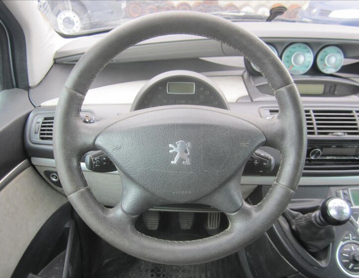 Peugeot 807 Kombi 2,2 l 94 kw