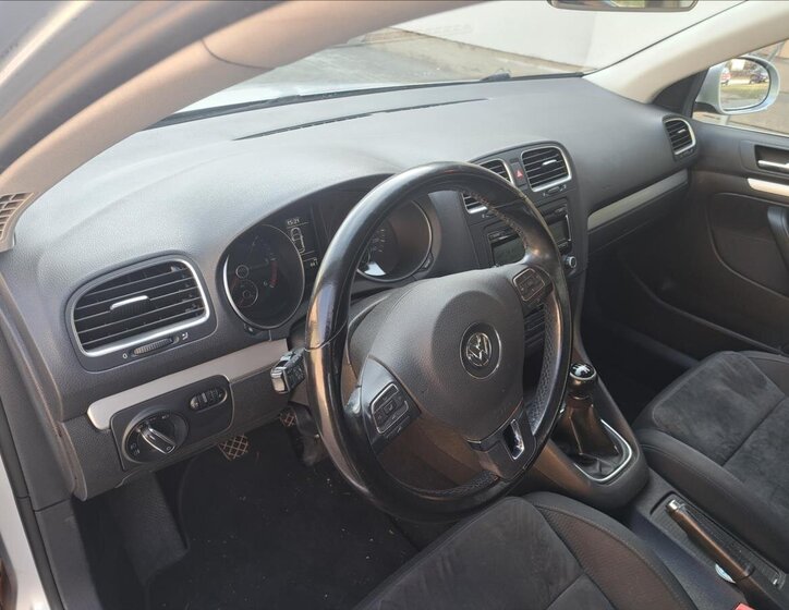 Volkswagen Golf Kombi 1,6 l 77 kw