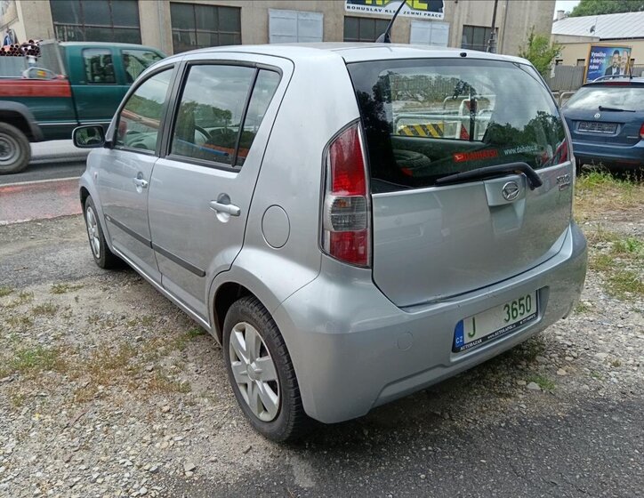 Daihatsu Sirion Hatchback 998,0 51 kw