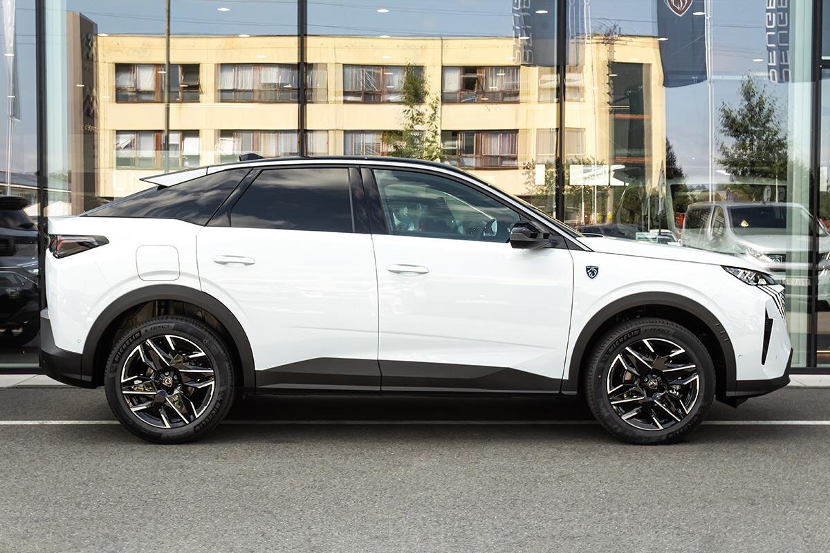 Peugeot 3008 SUV / Terénní 1,2 l 107 kw