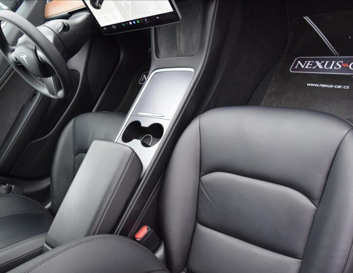 Tesla Model 3 Sedan 0,0 366 kw