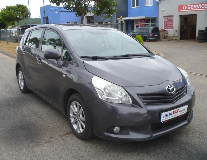 Toyota Verso 3