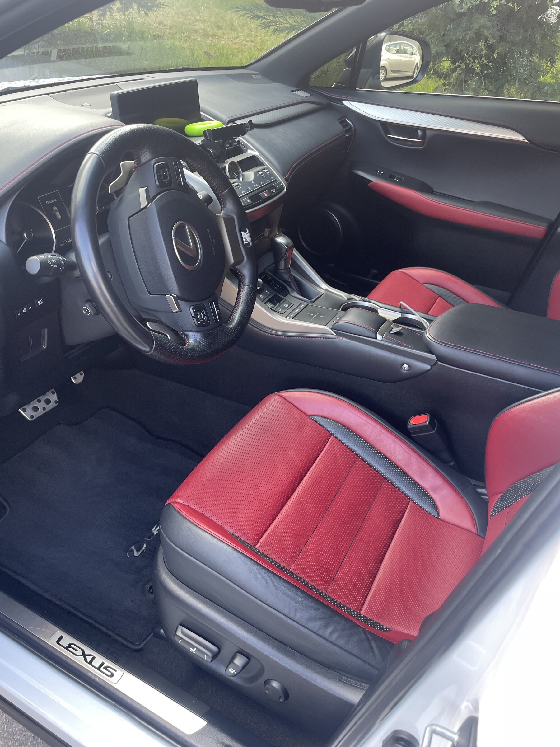 Lexus NX 300h CUV / Crossover 2,5 l 145 kw