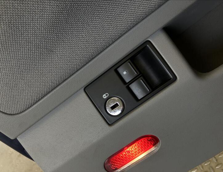 Volkswagen New Beetle 31