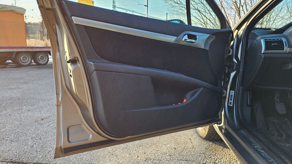 Peugeot 407 Sedan 2,0 l 100 kw