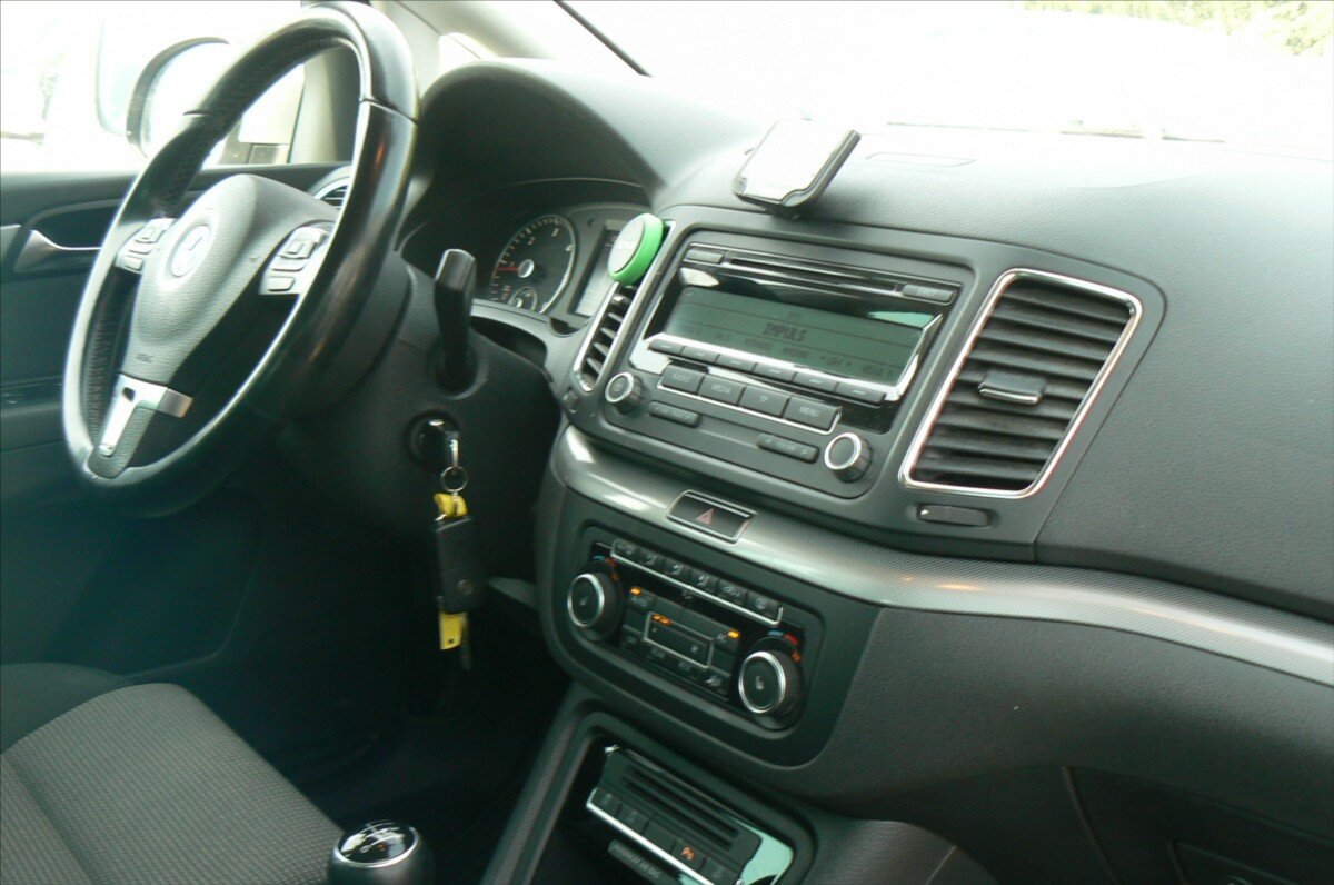 Volkswagen Sharan MPV 2,0 l 103 kw