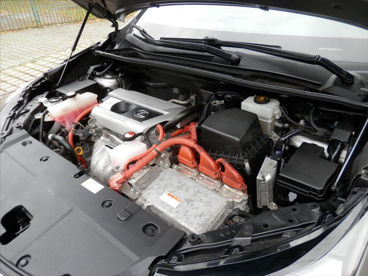 Lexus NX 300h SUV / Terénní 2,5 l 114 kw