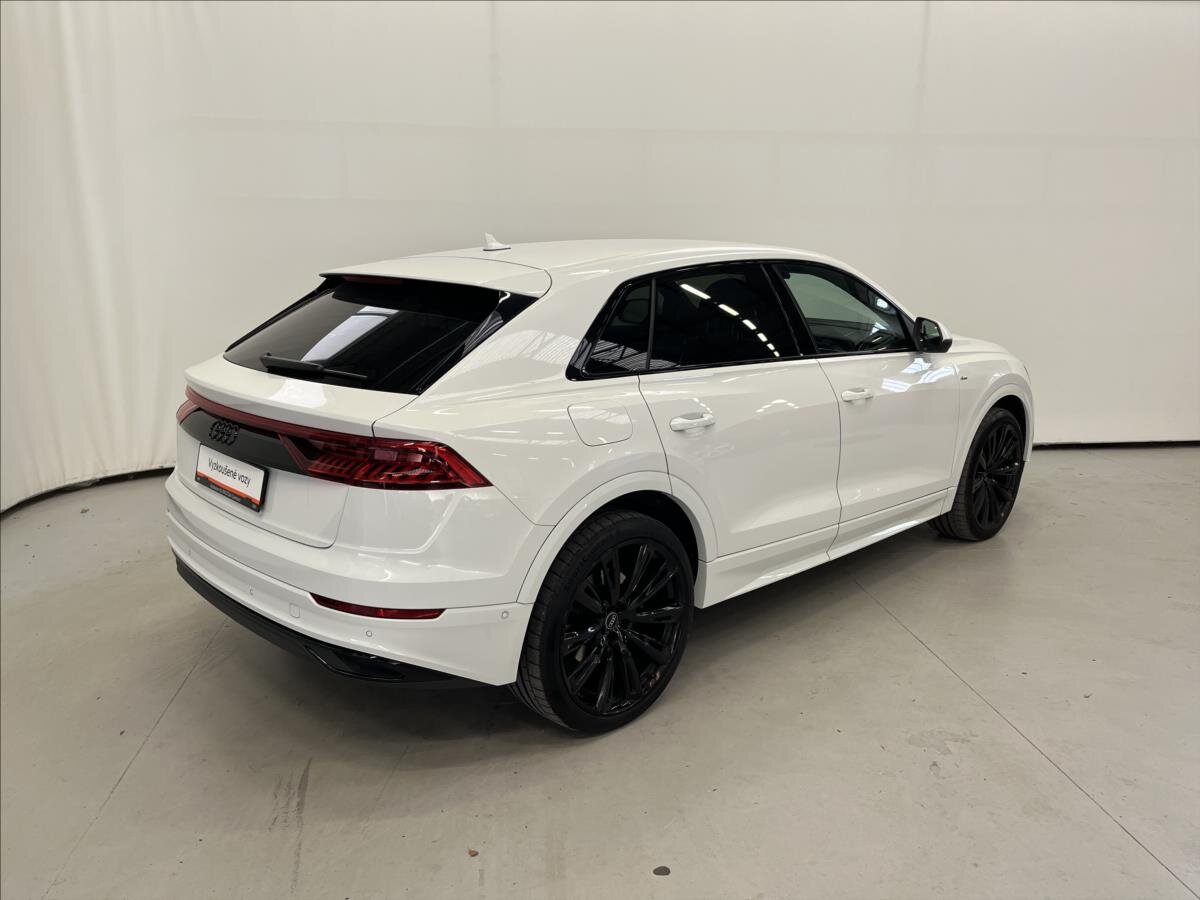 Audi Q8 SUV / Terénní 3,0 l 210 kw