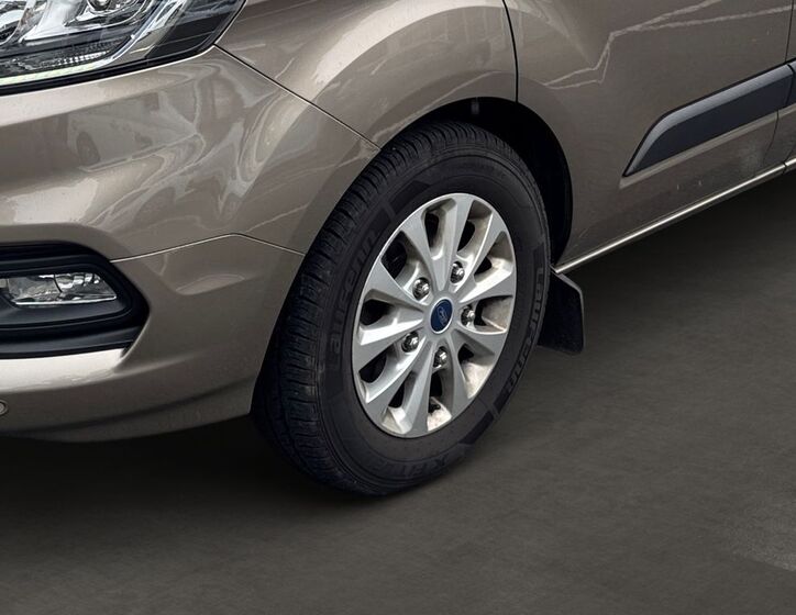 Ford Tourneo Custom 6